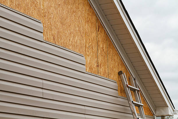 Professional Vinyl Siding technician working in Middletown, PA